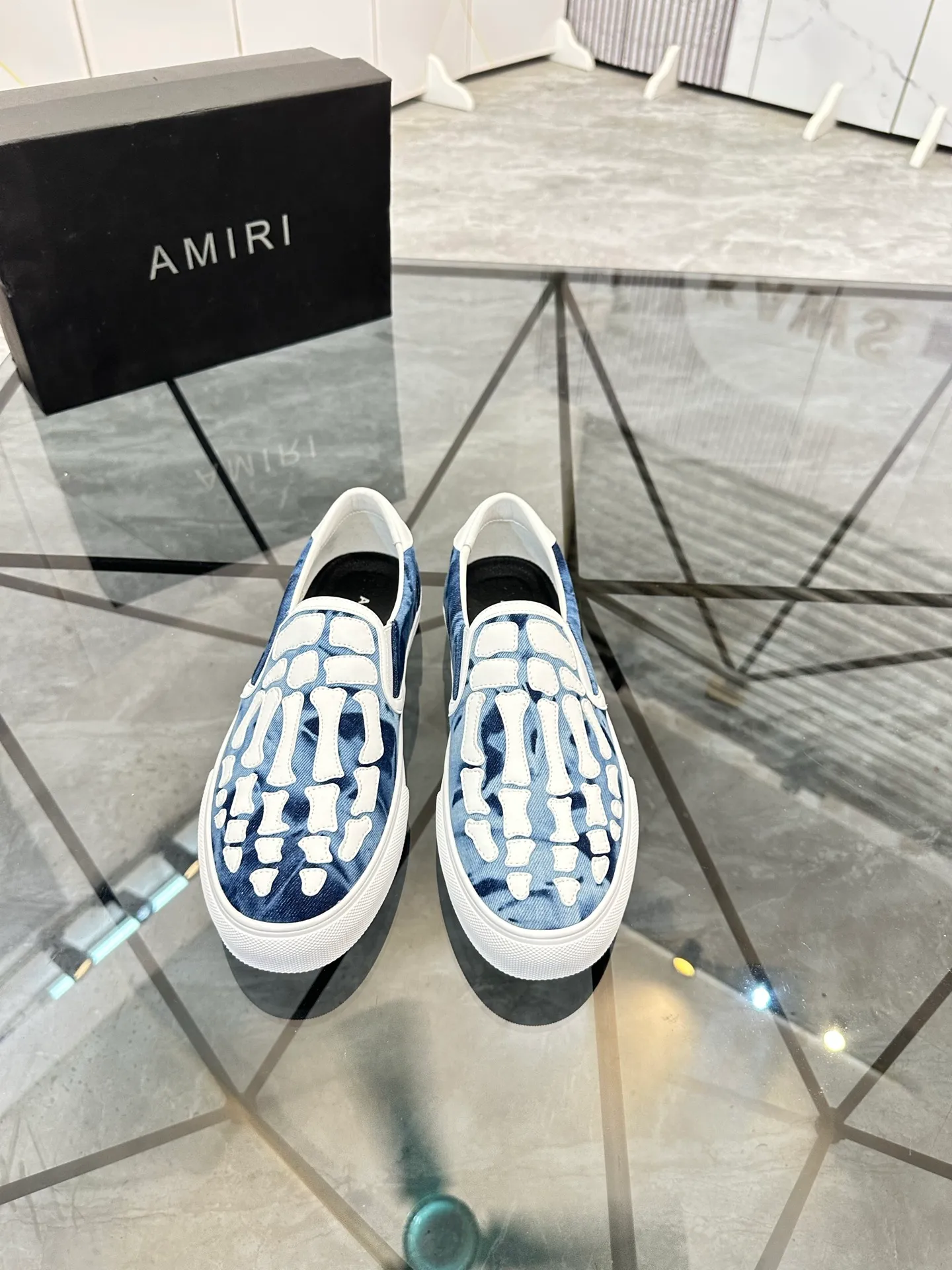 Men's shoes for sale 💰: 💰P420¥ Product trademark: AMIRI*「EMIR*] slip-on Regular size: 38-44 (can be customized to 37.45.46) Product materials: Upper imported original fabric spliced ​​cowhide, breathable lining, original outsole. No.: 1023